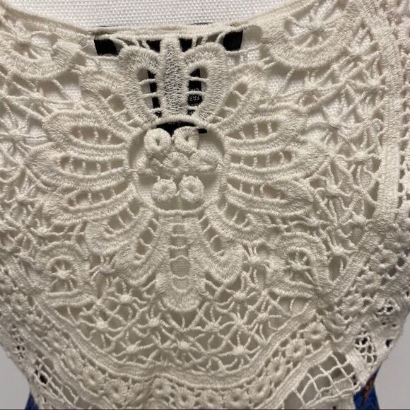 Forever 21 blue & white lace maxi sleevele… - Picture 9 of 11